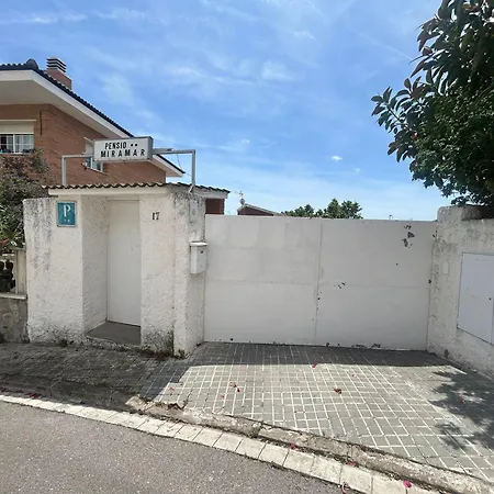 Maison d'hôtes Pensio Miramar Viladecáns